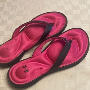 Women’s UA flip flops